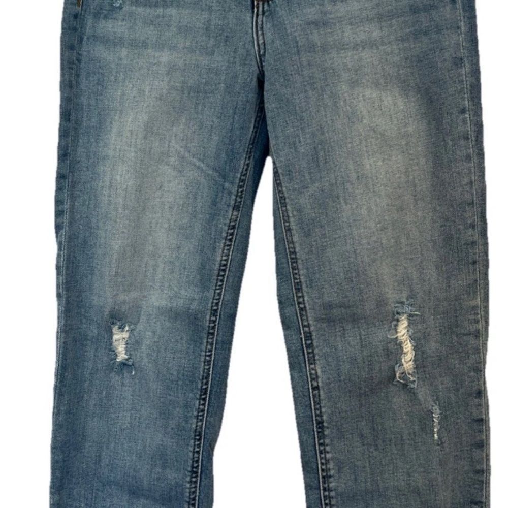 Whetherly Light Blue Women's Denim Jeans with Contrast Stitching